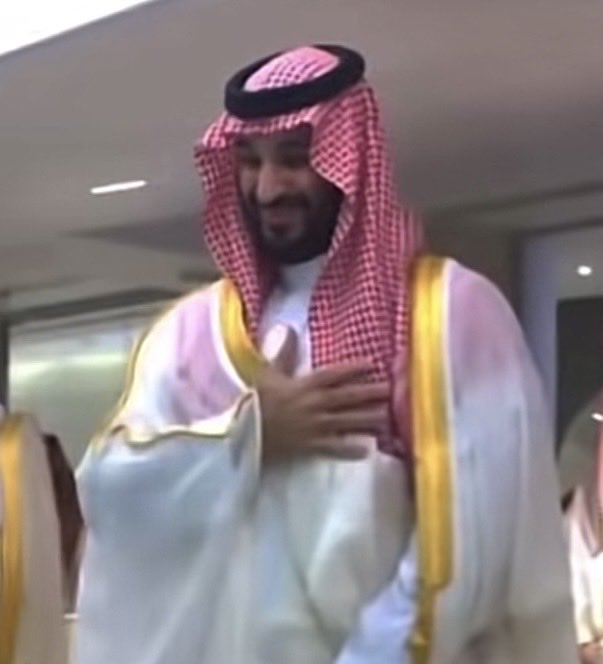 mash410's tweet photo. صورة بألف معنى ،، ( ملهم الشعب : أنتم بقلبي ) 🇸🇦🇸🇦.. كلنا محمد بن سلمان ،، حفظك الله فوق كل أرض وتحت كل سماء .. https://t.co/77mIiEkSm9