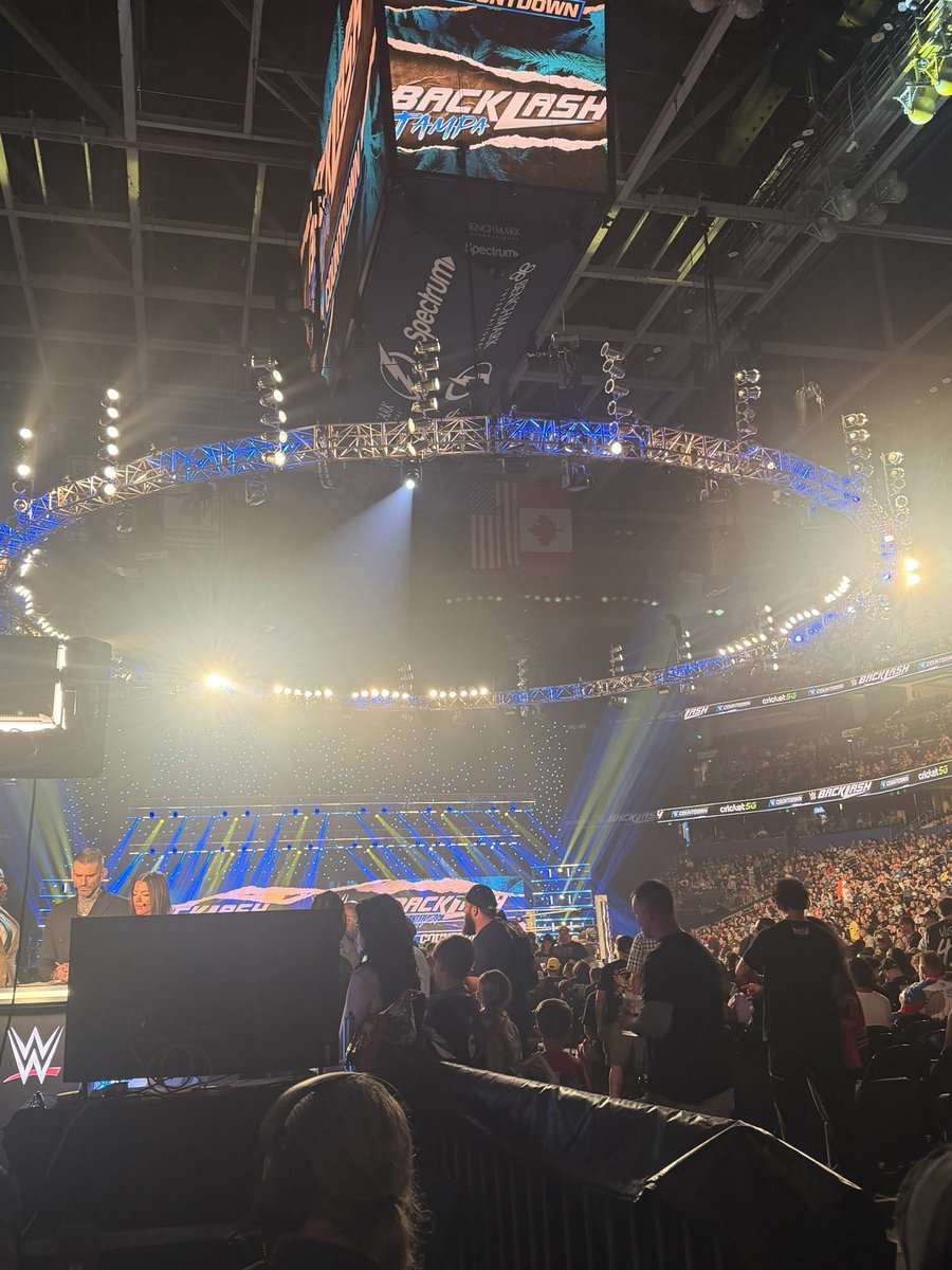 chromereigns's tweet photo. Here for Big Rome. ✌🏾#wwebacklash https://t.co/1Muc0QdVJO