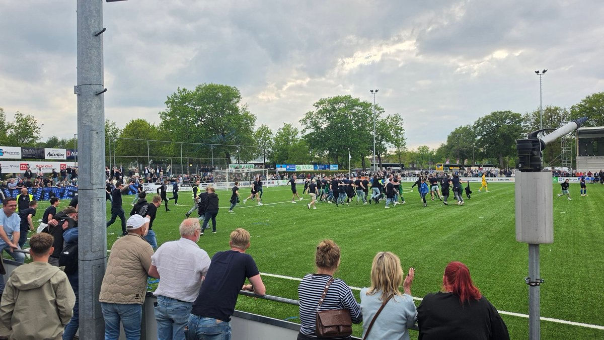 Vandaag weer eens groundhoppen in de provincie waar <a href="/KvvQuickBoys/">Quick Boys 💙🤍</a> op bezoek was bij <a href="/acvassen/">ACV Assen</a>. Waar de Assenaren streden voor lijfsbehoud en een punt verdienden, ging QB er met de winst vandoor waarna een pitch invation volgde..

#acvqui