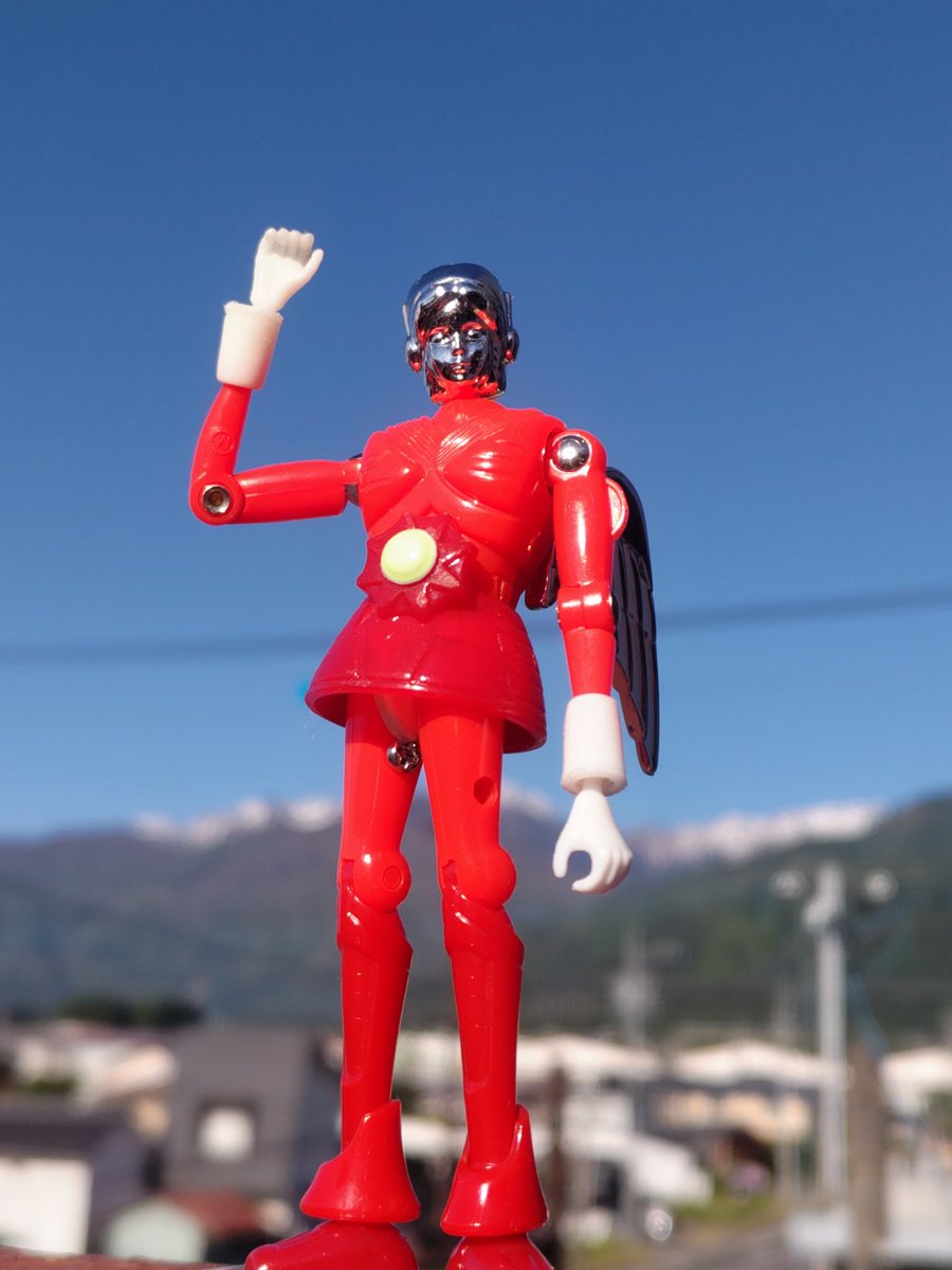 昨日はお布団に籠ってジャンクミクロマンの改造をしていました