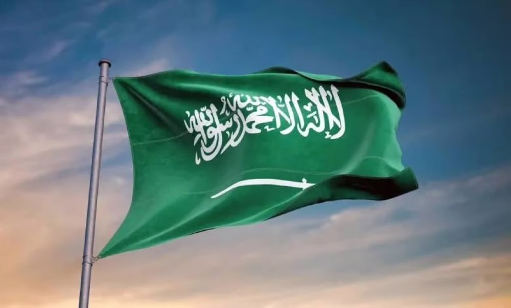 #تمكين السعودي في وطنه ليس خياراً… بل استحقاق لا يقبل المساومة ، وكلما أثبت السعودي كفاءته، ارتبك كل من اعتاد التقدم على حساب تهميش أبناء الوطن، وخشي حضورهم في القيادة والتأثير وصناعة القرار.

الوطن لا يحتاج توطيناً شكلياً يُزين التقارير…
بل يحتاج ثقة حقيقية بالكفاءة #السعودية،