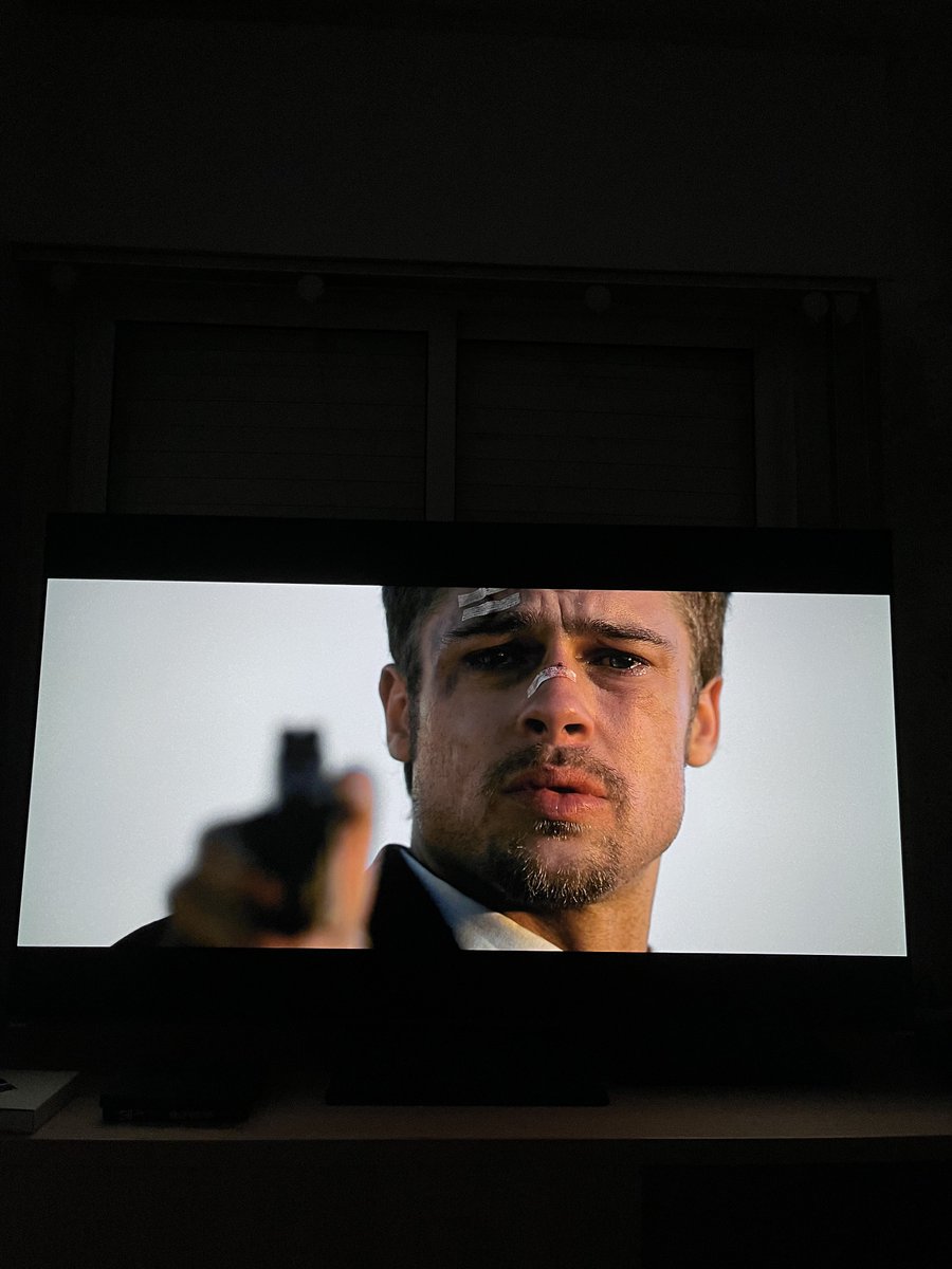josezenin_'s tweet photo. la foto que hice esta tarde de cuando veia seven de fincher restaurada en 4k https://t.co/412gqt1aHF