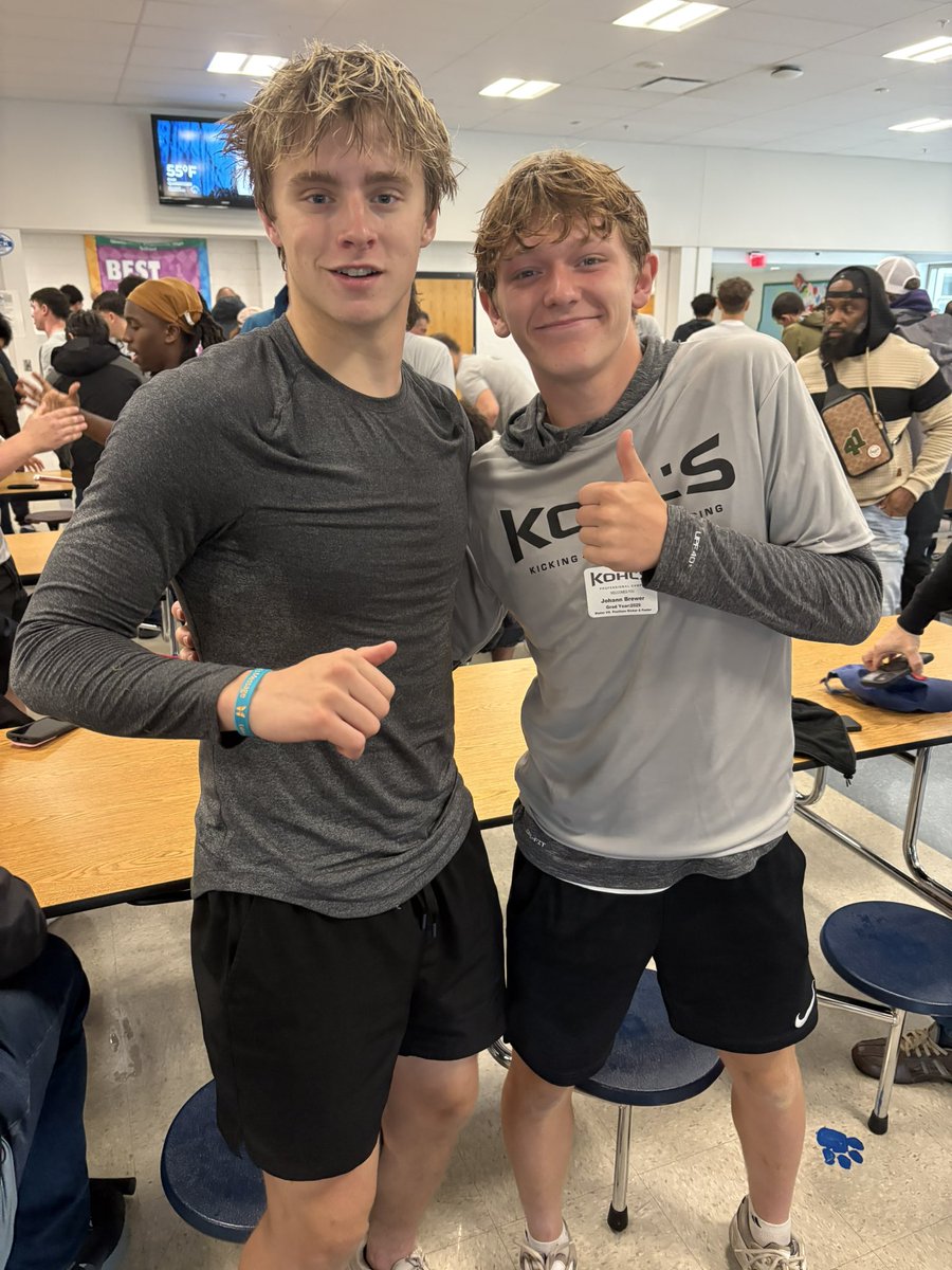 mdoc376's tweet photo. Shout out to @imjamesthorley &amp; @johannbrewer of @LakeBraddockFB   Always working on their craft!
#OurKickersAreBetterThanYours https://t.co/Vx39VhfyhC