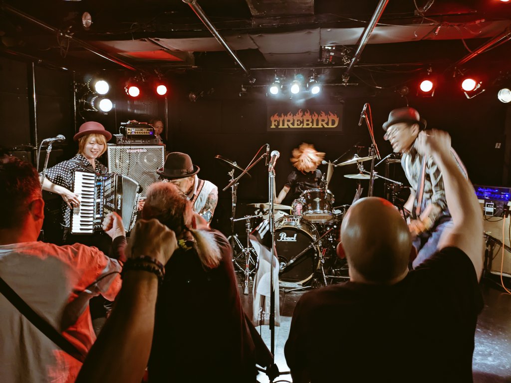 crawler_uglyman's tweet photo. 昨日の新松戸FIREBIRD！クローラーズ初FIREBIRD企画にお越しの皆さま！大成功でした🍻
ありがとうございました🔥
あらためていい仲間に支えられていることを体感!!
スキンズとディキーズが一緒にサークルしてくれる姿にやった意味を感じウルウル〜ユナイトでした😭
また！新松戸で乾杯しましょ🍻 https://t.co/Tpaphlmyj2