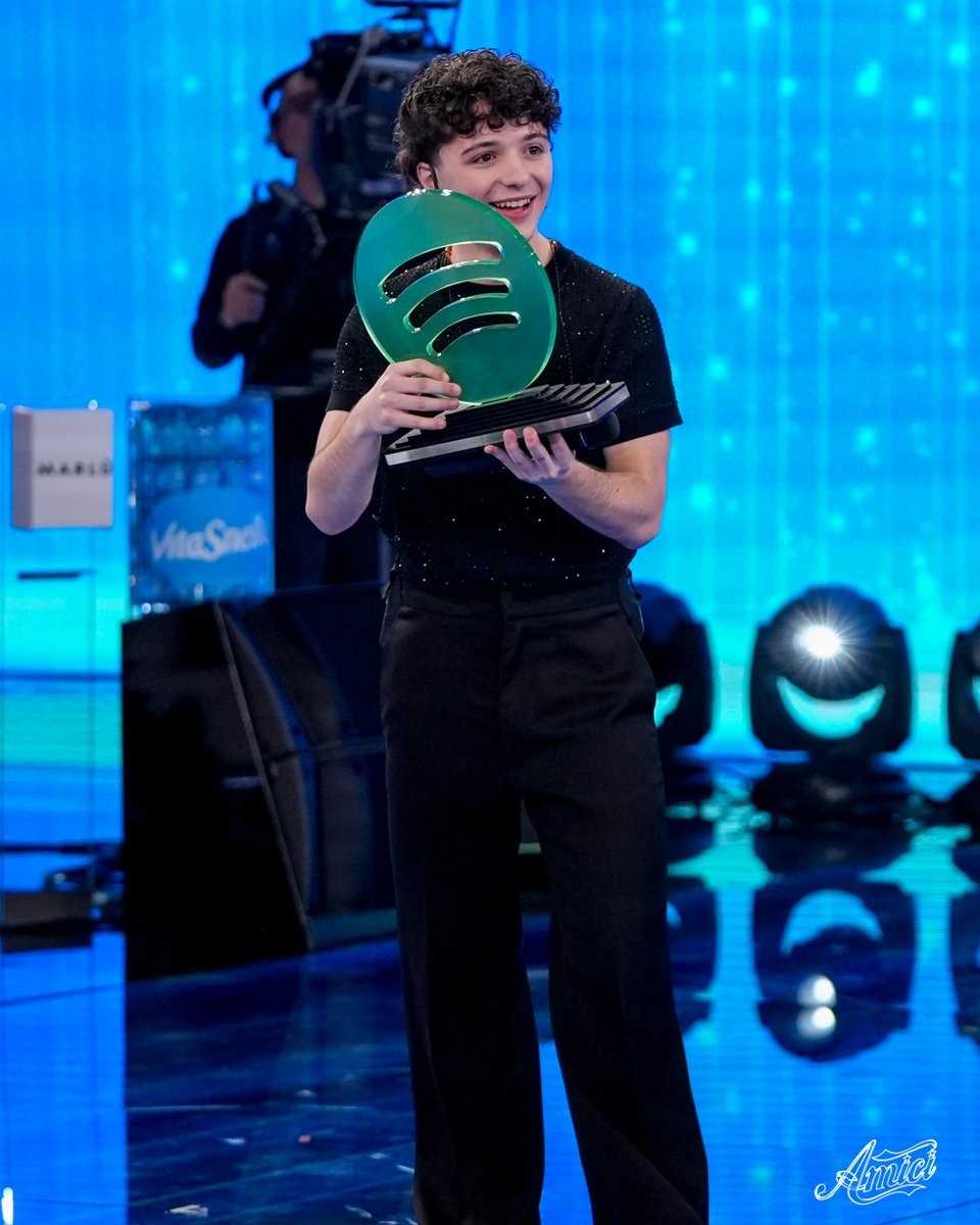 Lorenzo vince il premio Spotify Singles! #Amici25
