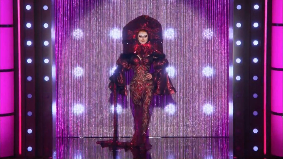 belair_bankss's tweet photo. bitch they set those girls up by having dawn &amp; akeria be the first two on the runway cause BABYYYY! This is DRAAAAAAG! #DragRace https://t.co/Cppsp5XruQ