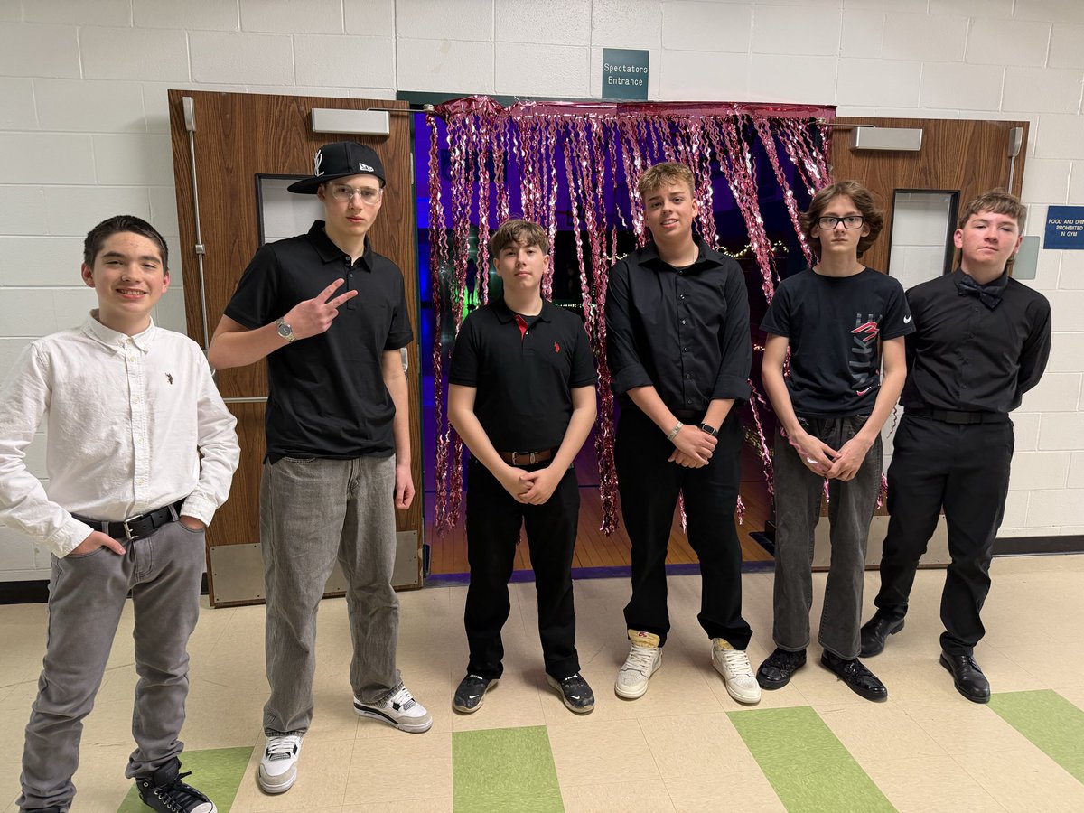HarmonBus3's tweet photo. 8th grade dance time! https://t.co/QckvrovgP7