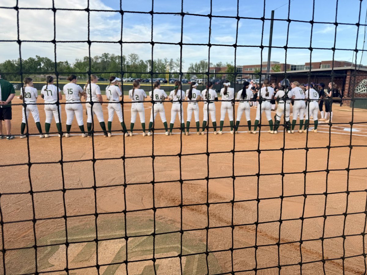 CatawbaRidgeSB's tweet photo. We battled back from a big deficit before falling 11-10 in 8 innings to TL Hanna.

BG Yates finished 3-for-4 with 3 doubles, 3 RBIs, and 7 Ks in the circle. Jaidyn Harris added 2 doubles, while Camryn Bird and Peyton Batot each delivered huge triples during the comeback push. https://t.co/cjAETxD81G