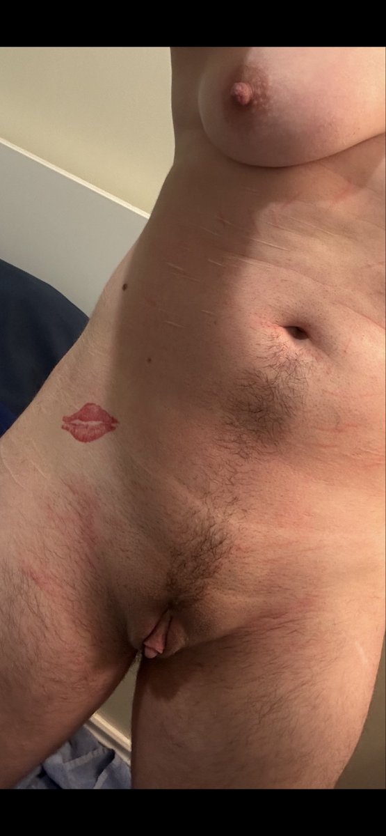 FTM_Content's tweet photo. Wet or dry 😅😛. 

I’ve just finished college so I have more time to be posting for you horny daddy’s. DM/comment what kind of content you wanna see!! https://t.co/Hhuzytt9oN