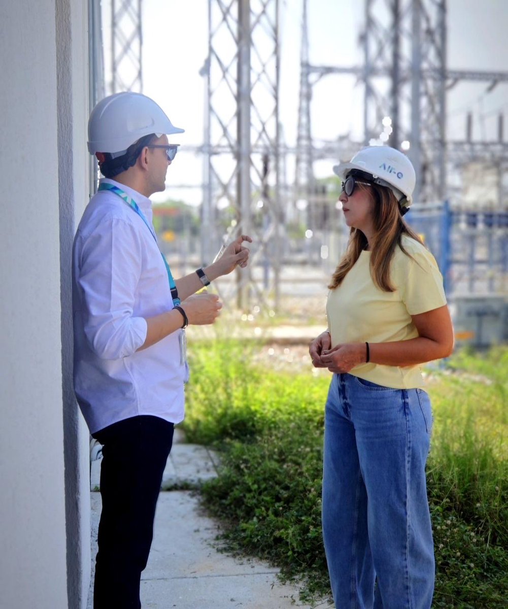 Aire_Energia's tweet photo. #EntérateMagdalena 🌀 Ante las inquietudes presentadas por la comunidad de Fundación sobre la prestación del servicio, nuestro gerente territorial Luis Guillermo Rubio, supervisó personalmente en compañía de la alcaldesa Luz Helena Andrade, las acciones técnicas en la subestación Fundación que permitirán  fortalecer la operación de la infraestructura eléctrica del municipio✅