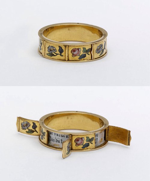 ArtorOtherThing's tweet photo. A hidden-message ring, from the 1830s. https://t.co/Q0hiWrCYHs