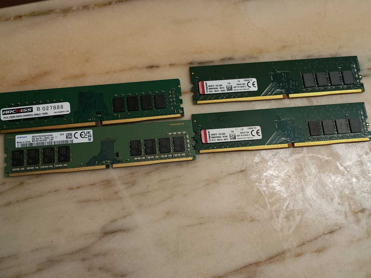 sin_kou_hyou's tweet photo. 【物々交換しませんか？】

こっちが出すものは
Ryzen5 5500とクーラーとファン
DDR4の16GBx1 8GBx3の合計40GB
（メモリの詳細はリプライの画像)

貴方が出してくれる品は何でもいいです。
リプかDMでご提案ください。

一番ぐっと来たものにお返事して物々交換できればと！

締切は5/30もしくは超くぐっとくるご提案いただくまでです！

よしなに！

#物々交換