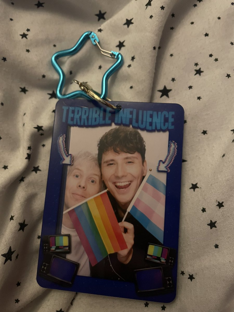 rvdwindmill's tweet photo. sick new swag thanks @danielhowell @AmazingPhil https://t.co/BexuFb2kIp