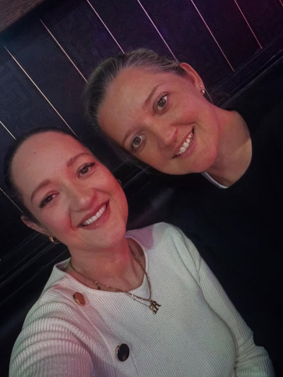 SJTaylorfans's tweet photo. Happy birthday to the sister of Sarah https://t.co/LPYhU1iRHe