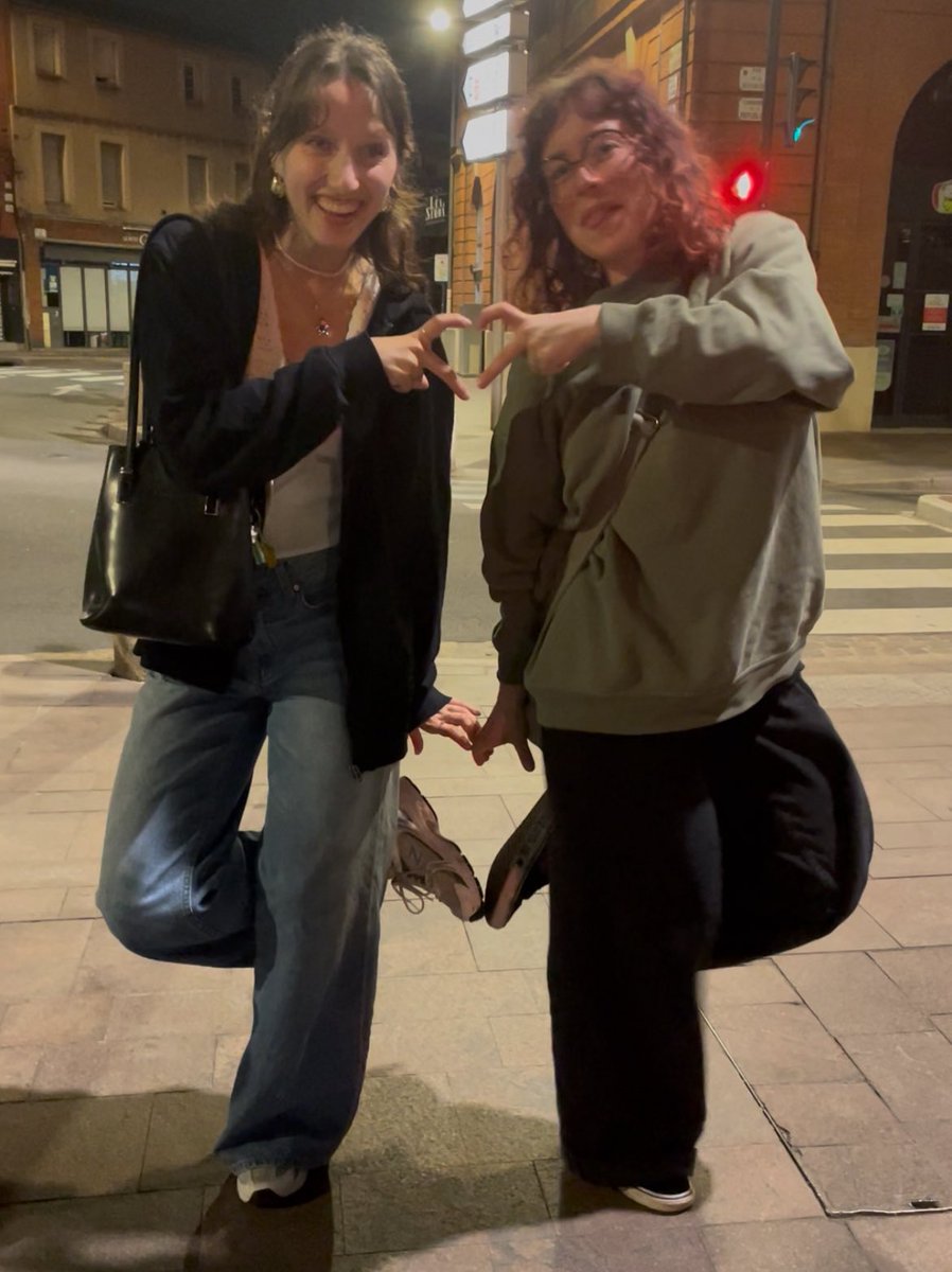 maosalina's tweet photo. joyeux anniversaire #fausti #besties #killugon #amitiedefolie #jtm https://t.co/aK8sztxZc2