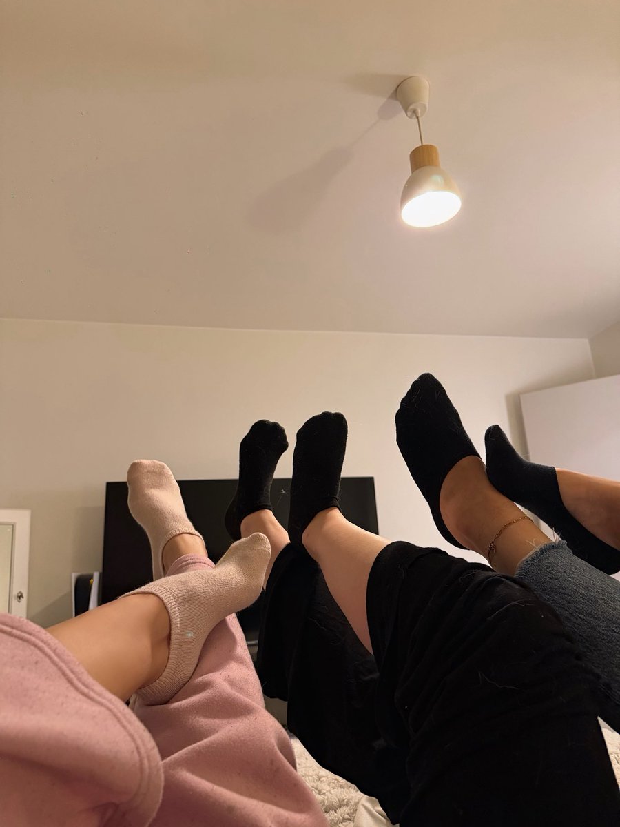Les copines sont réunies, les chaussettes sont sorties… il ne manque plus que vos offrandes 🫰🏼