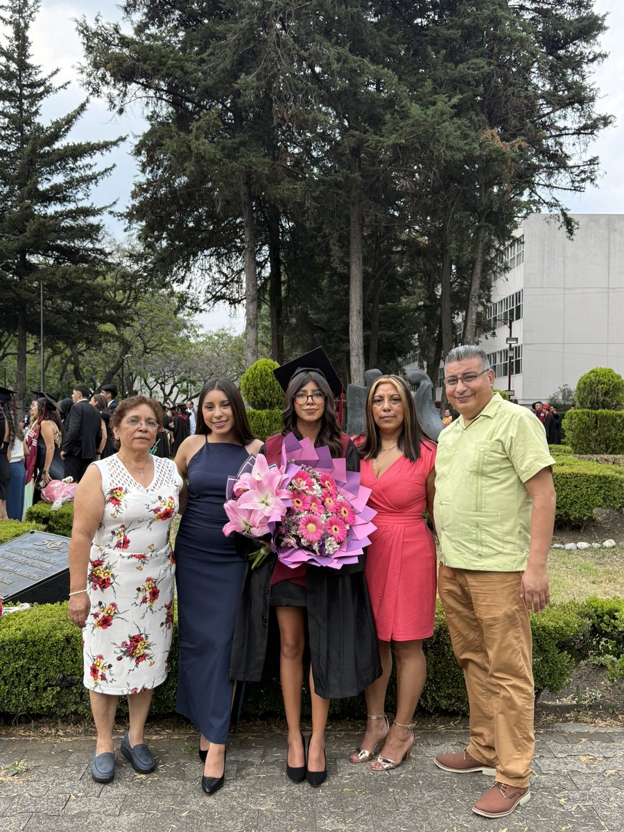 carlafelizz's tweet photo. no necesito nada más.🎓❤️ https://t.co/bZItH72sIZ