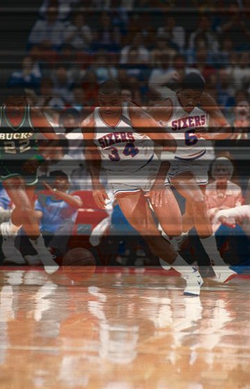 YvanMontgury's tweet photo. May 09, 1986 #MadeForThis 

Charles Barkley and Julius Erving in action vs Milwaukee Bucks

📸 : John Iacono @OJPhilly https://t.co/f0eYxwiDkc