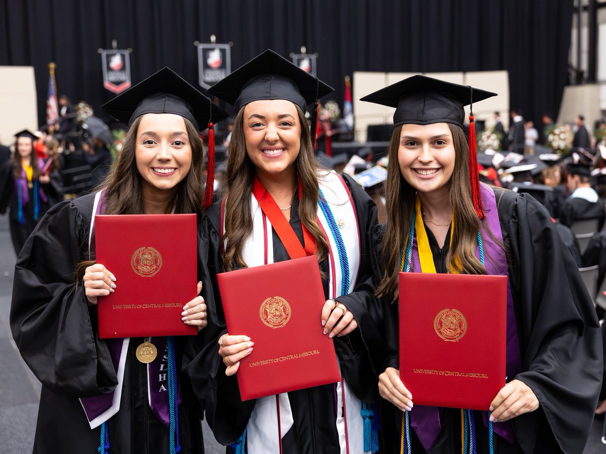 UCentralMO's tweet photo. FULL house, PROUD hearts. ❤️ 

Congratulations, #ClassOf2026! 🎓 We have one more ceremony to go! 

#UCM | #MuleNation https://t.co/RN60WFAzSJ
