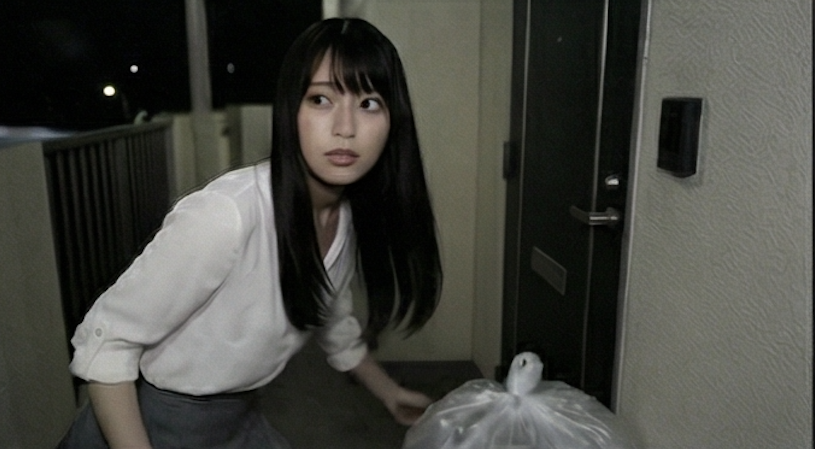 aimania2024's tweet photo. AIショートドラマ第2話。

今回は「怖い映像」よりも、
日常の中にある小さな違和感を意識しました。

ゴミ袋が開けられているだけなのに、
理由がわからないと一気に不気味になる。

こういう実録っぽい怖さをAIで検証中です。

#AI動画制作 #AIショートドラマ #生成AI https://t.co/GAF7cYcYJX