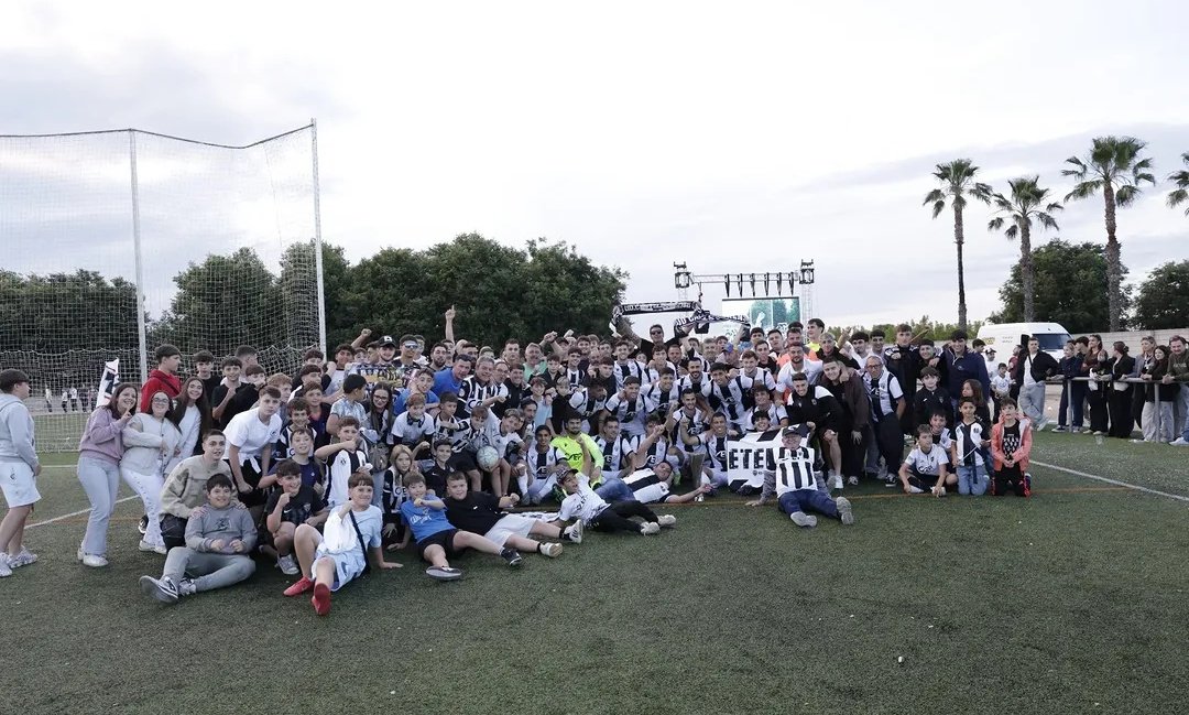 Talent_Valencia's tweet photo. 🏆 Així ha alçat el Castellonense el trofeu de campeons del Grup VI de 3RFEF

🥳 Felicitats, @UDECastello!!! https://t.co/1eBAVcDFg3