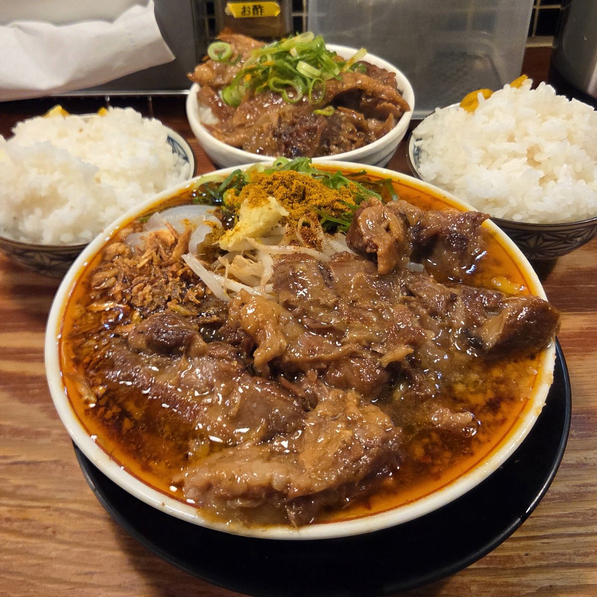 tako_ramen22's tweet photo. ガチでトロトロ～飲めるお肉ならここ‼️

📍頑固麺
ピリ辛トロ肉 スタミナカレー中華そば https://t.co/m8y1WfnXC8