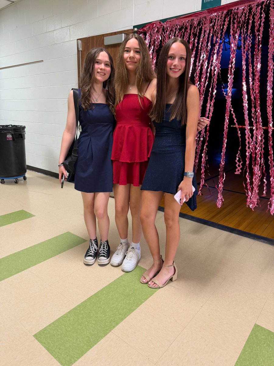 HarmonBus3's tweet photo. A night full of laughs, dancing, food and friends! https://t.co/8FQ9FJ8Ggy