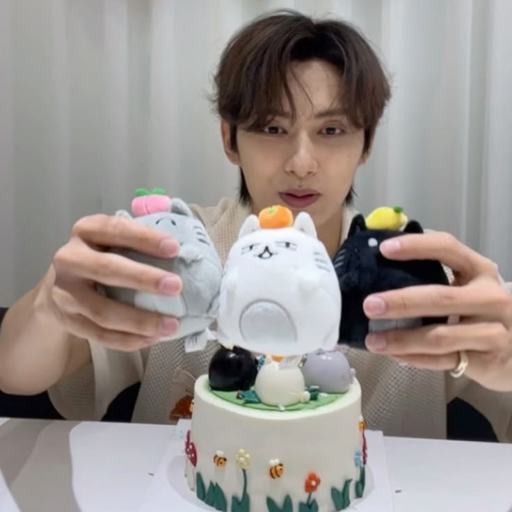 Wen Junhui is the most beautiful man in the world? tweet media