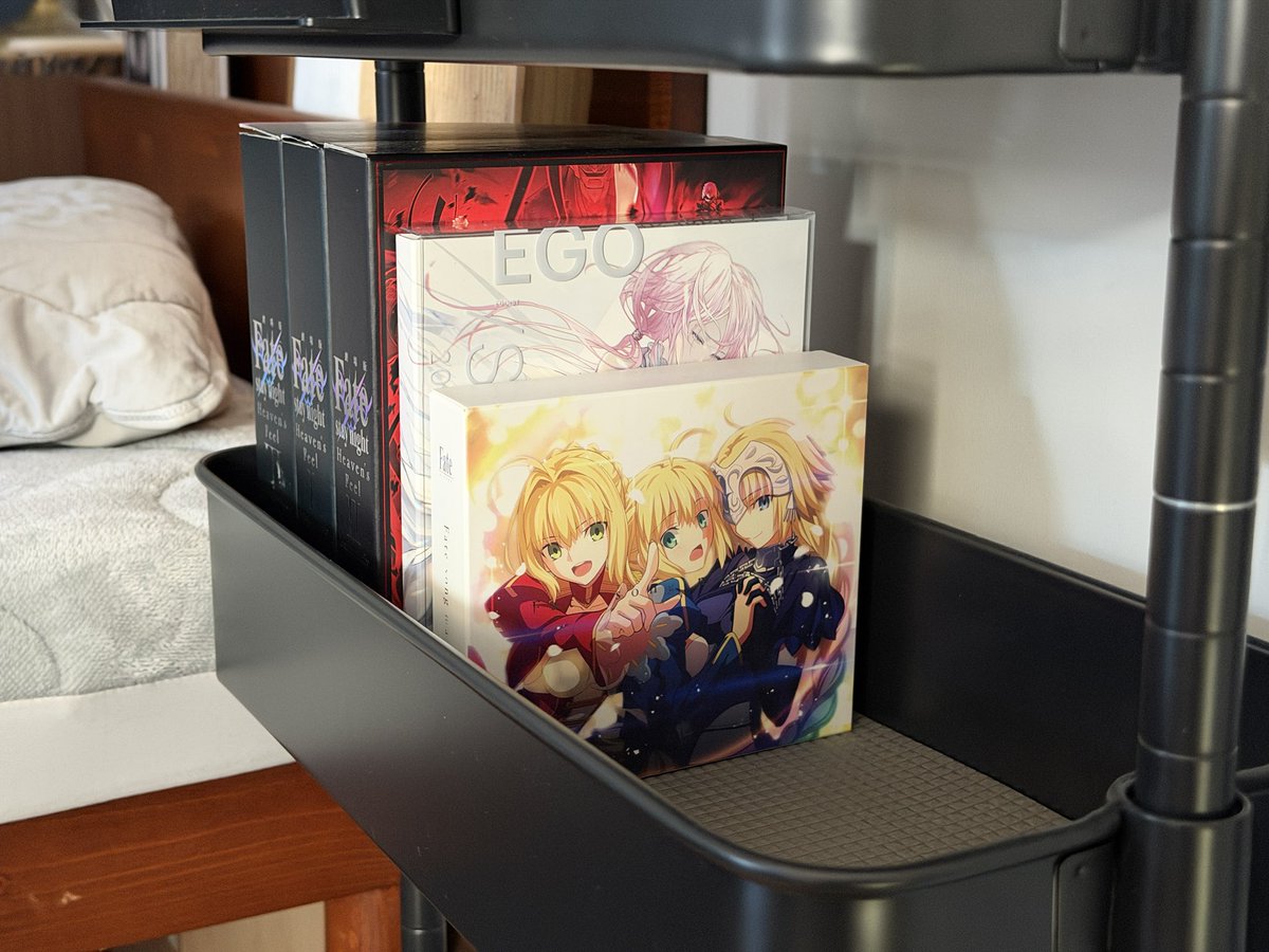 【朗報】ニトリのトロリ用のクッションマット、めちゃ優秀。

Blu-rayとか本置いたりしてるんだけど、滑り止め効いてるからか全然倒れないの神🥹

あと底が格子状でよく跡がつくの気にしてたから、そこ気にしなくて良くなったのも大きい。

全トロリユーザーにオススメしたい。
#ニトリで見つけた