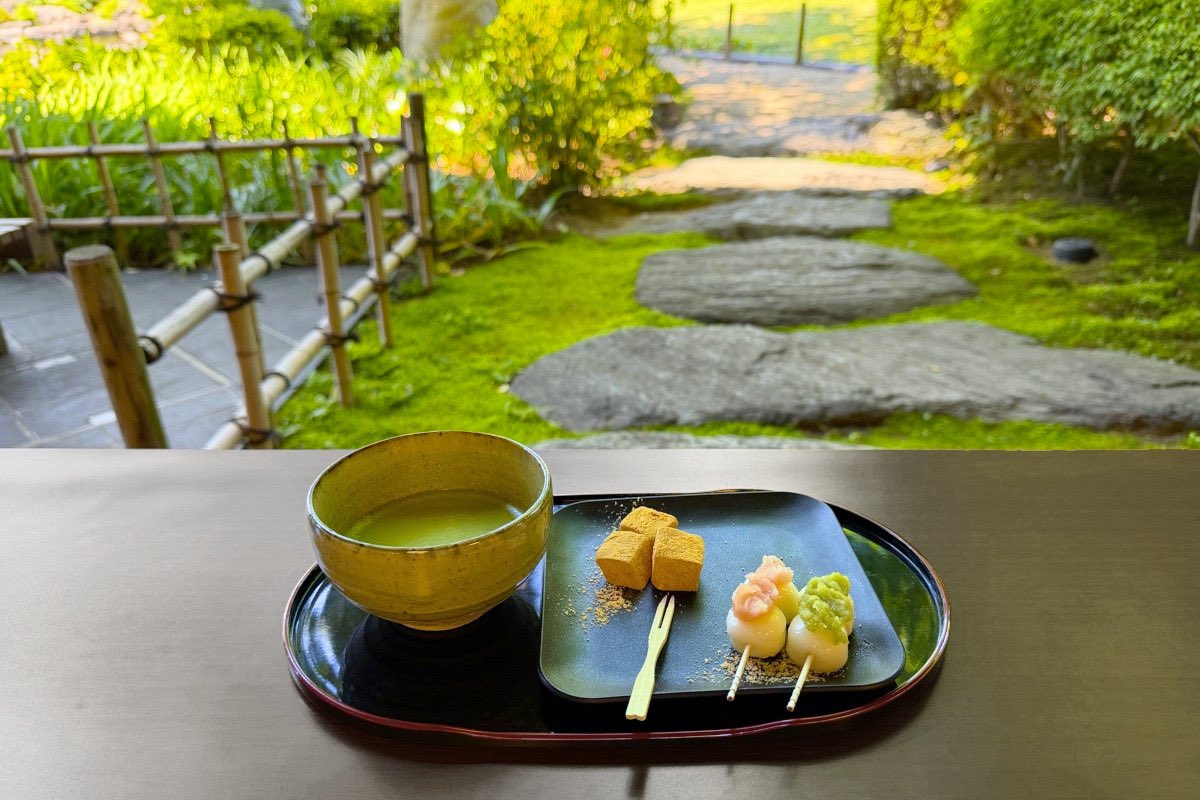 holidaynote's tweet photo. 好きな庭園。足立区にある「花畑記念庭園」。風が心地良くて、BGMは滝の音。抹茶をいただきながら、なんだか京都にやってきたような気分にもなって、最高のチルタイムでした。 https://t.co/77CWkm4wFl