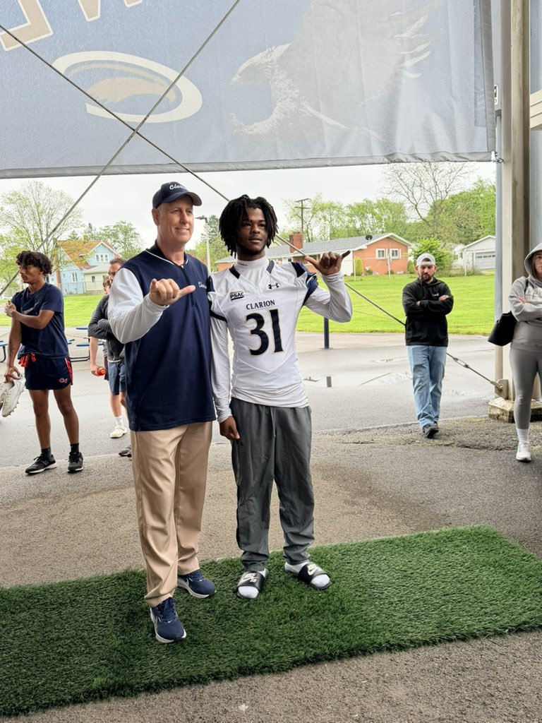 ZyReid_2's tweet photo. Had a great experience at the Clarion football camp , appreciate the invite and chance to showcase my talents.#AGTG @WillAdkins_2 @CoachGhee_T @JacobDomer https://t.co/Zcdn7wukLT