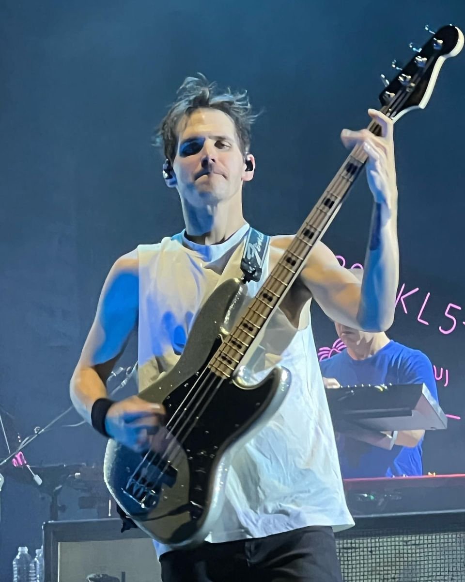 Mikey Hourly tweet media