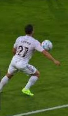 BetisEvenIfLose's tweet photo. O sea, ahora lo voy entendiendo.

El de Aitor Ruibal es penalty porque tiene la mano despegada.

El de Brahim, contra el Betis, no fue penalty porque el jugador no iba de verde y blanco. https://t.co/WYV3qRDNrm