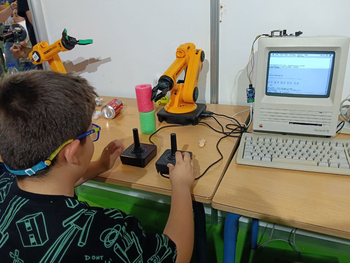 MakerSocietySVQ's tweet photo. El año que viene si es posible repetimos !!! #24FeriaCiencia https://t.co/LqgjeLDQTp
