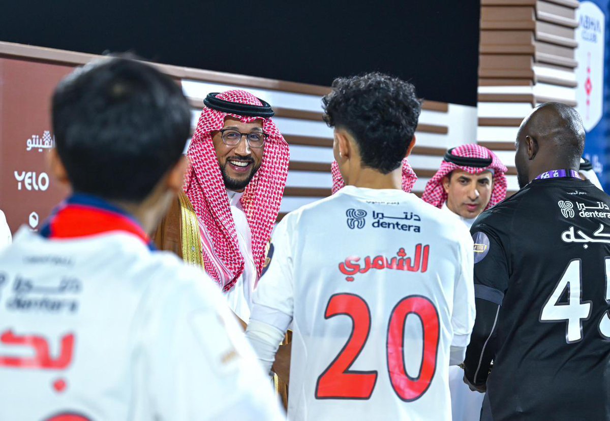 corp1111's tweet photo. توّج صاحب السمو الملكي الأمير 
خالد بن سطام بن سعود بن عبدالعزيز 
نائب أمير منطقة #عسير، لاعبي الفريق
الأول لكرة القدم بنادي أبها بكأس دوري
الدرجة الأولى للمحترفين للموسم
2025 - 2026م وذلك خلال الحفل 
الذي أُقيم بمدينة الأمير 
سلطان بن عبدالعزيز  الرياضية بأبها https://t.co/AcRsGg5hS2