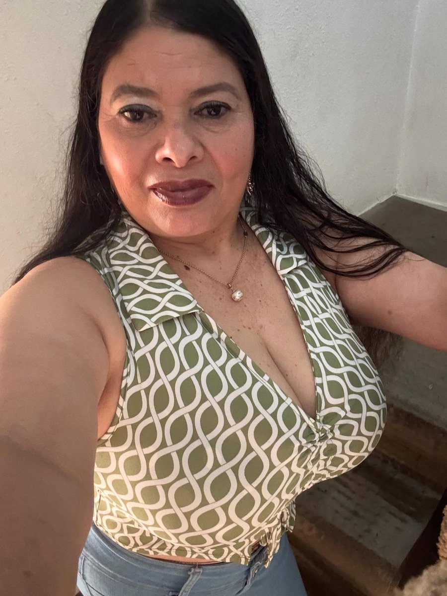 MargaritaGarX's tweet photo. Am i still edible at my 44? https://t.co/i6YgZgoCCZ