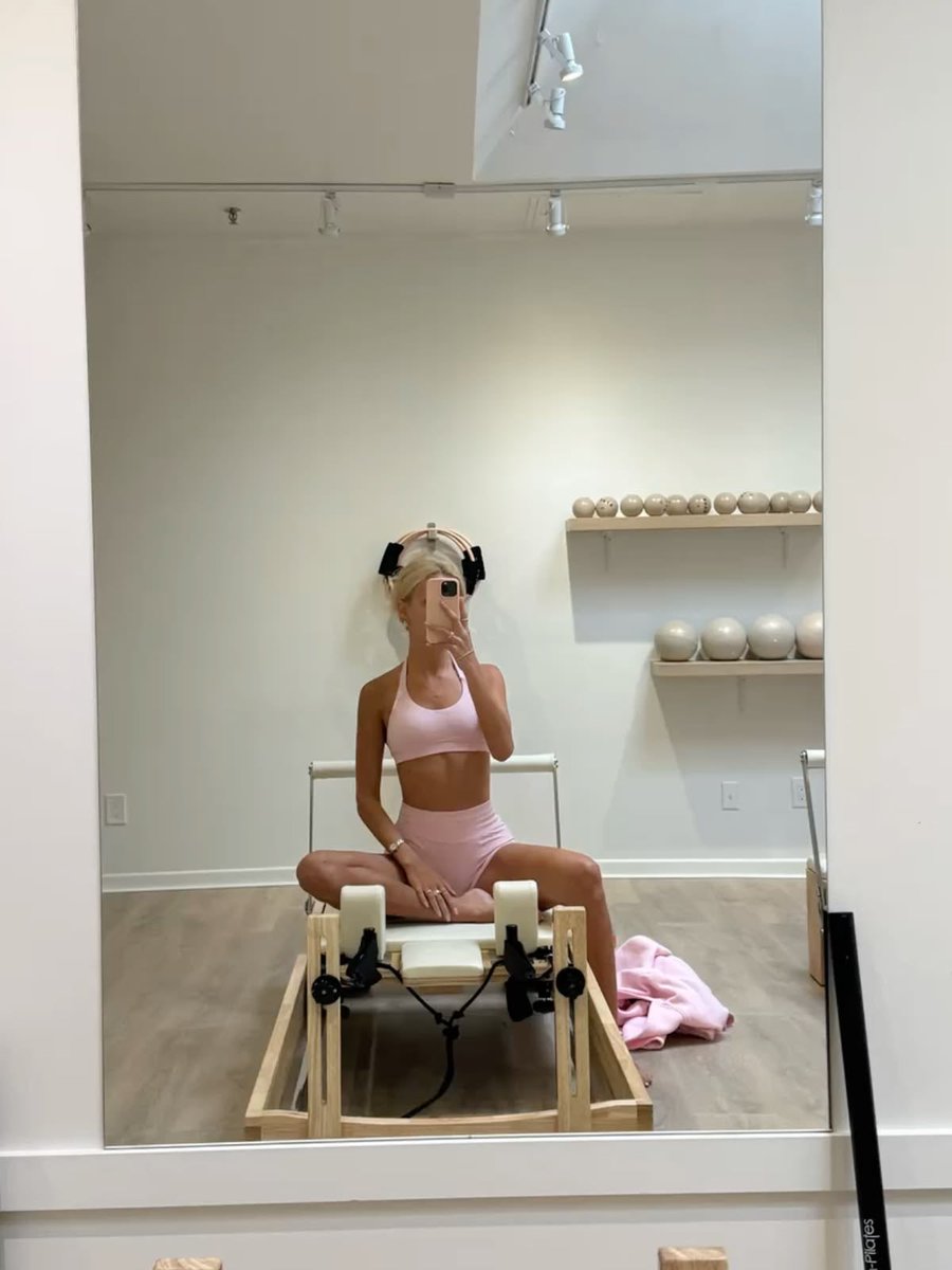 ⋆ 𝒎el tweet media