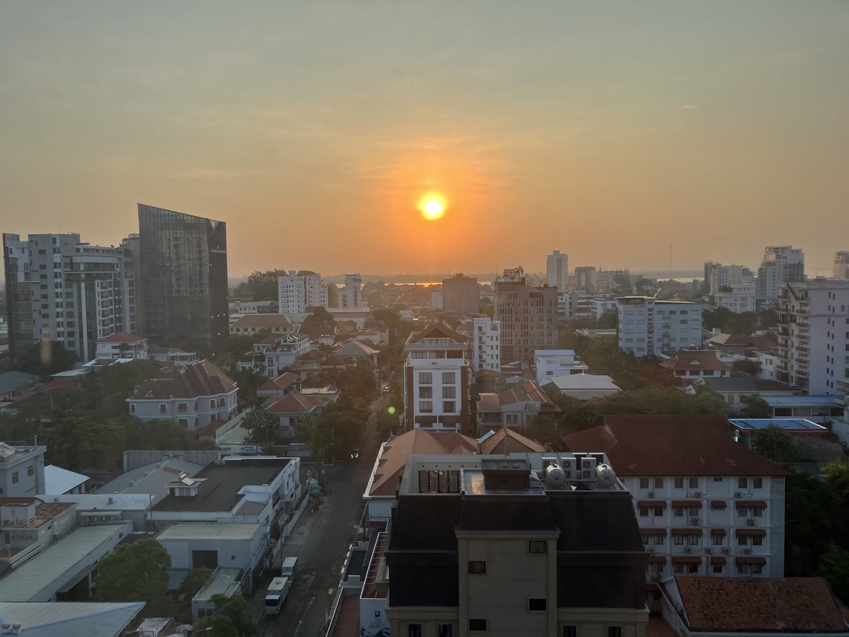 Tobia2410's tweet photo. Good morning #Phnompenh https://t.co/0T7Y9odssY