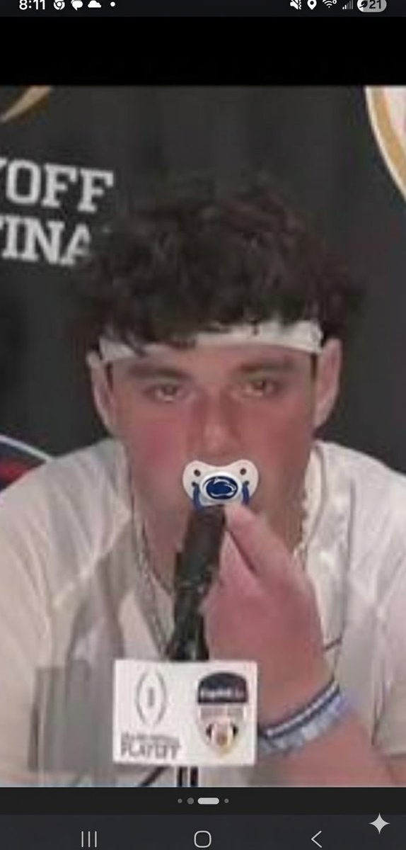 SingleSource16's tweet photo. @DinkleBurghh Bro. It not a developmental league. Thats why you play in college for 4 years. Will Howard has a years training under Ryan Day he doesnt need his hand held. We dont have time for this shit. You cant teach someone to have some nuts. Sorry but DA doesnt have it. https://t.co/Uz9mcOBofY
