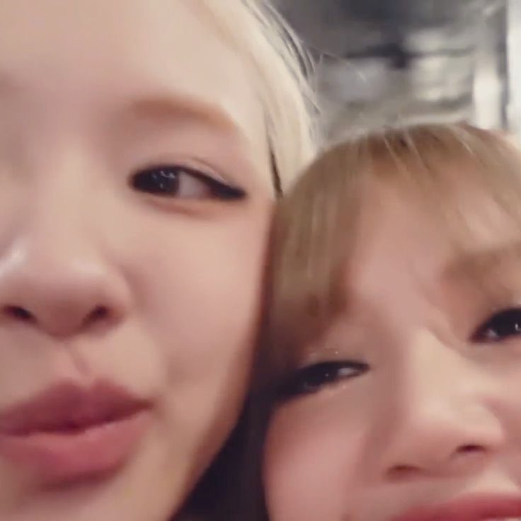 Chaelisasmom's tweet photo. My pookiest pookies🤍🤏🏼 https://t.co/99X3DJUQUj