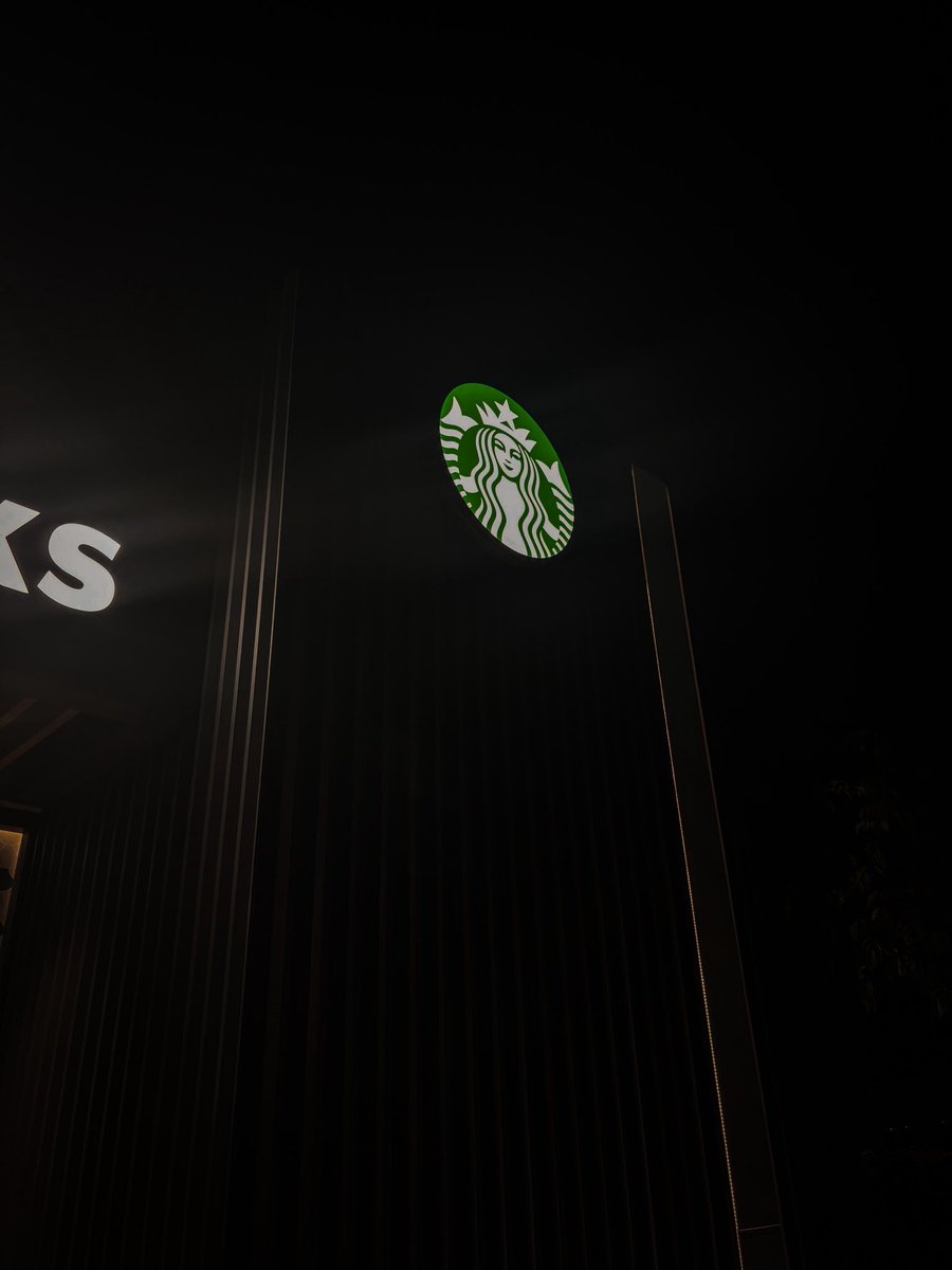 Gabriel_021994's tweet photo. I want to grab a coffee, but everything nearby is already closed. 🥹 https://t.co/RRrGRvCx9y
