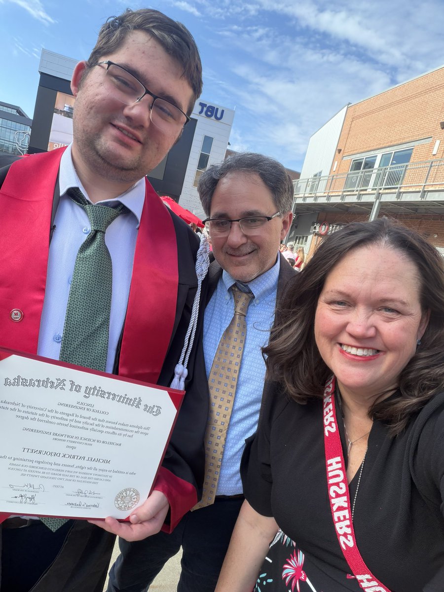 JenDeJournett's tweet photo. Graduated!  #Kid1 @UNLincoln  ❤️🎉👨‍🎓 #GoBigGrad #GoBigRed #UNL was good to our family - couldn't recommend it more - thank you for the scholarship, the opportunities provided and the memories of a lifetime.  Thank you #UNL.  ❤️ #HappyDay 👨‍🎓 https://t.co/fFtTkHEDBc