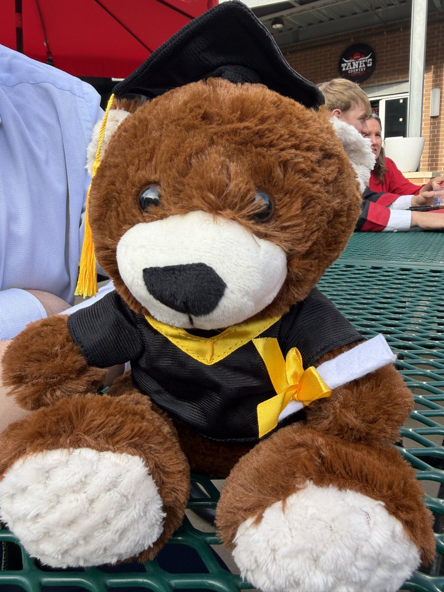 JenDeJournett's tweet photo. Graduated!  #Kid1 @UNLincoln  ❤️🎉👨‍🎓 #GoBigGrad #GoBigRed #UNL was good to our family - couldn't recommend it more - thank you for the scholarship, the opportunities provided and the memories of a lifetime.  Thank you #UNL.  ❤️ #HappyDay 👨‍🎓 https://t.co/fFtTkHEDBc
