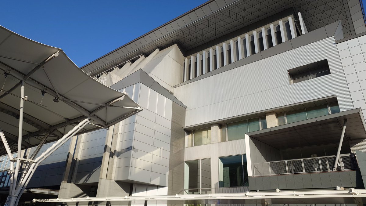 sasamothra's tweet photo. おはようございます☀
昨日は舞鶴公園カレーフェスで久しぶりにGBBのメンバーや松隈さん、BiSHをきっかけに出会えて今もいろいろとお世話になってる方とお会い出来て嬉しかったです！
今日はB'zさんのLIVE-GYMに参戦します！
…早く来たのはスーパードライのタンブラーが欲しいから🍺 https://t.co/ghUxPbPVAL
