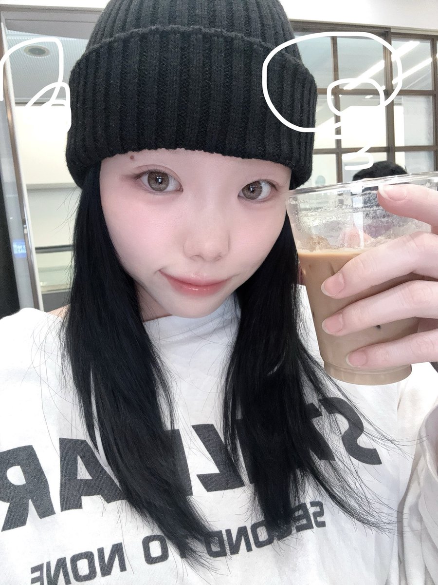 vechigusoma_ru's tweet photo. すっぴんoff shot☕️𓃠✨
#offshot #アイドル #一人旅 https://t.co/ZPY7XNcm6i