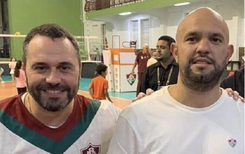 A culpa é de vocês dois, seus palhaços!

Essa crise começou quando os senhores tomaram a decisão de aceitar adiamento do jogo contra o Flamengo. 

Imperdoável!