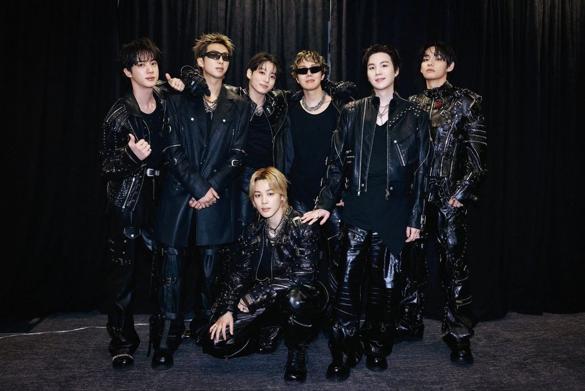 💌 Transmisión del concierto de BTS en Ciudad de México D-2 🇲🇽 

📺 Vamos a estar dejando links en este post para que vean el concierto

💌 Recuerden que no son transmisiones oficiales sino que las podemos tener gracias a la generosidad de ARMY

💌 Los links no siempre son
