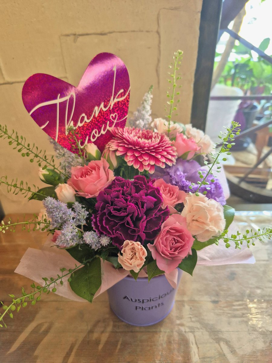 ohanayacalen's tweet photo. 5/10(日) 🎀Mother's Day🎀 
感謝のキモチを届けよう𓂃. ◌𓈒𓏲𓆸 
母の日のご予約ありがとうございます。 お花モリモリでお届けしています！ あなたのキモチお母さんへ届きますように♪ 
https://t.co/4fnHxOQQ1L
#母の日
#母の日ギフト
#四條畷市
#忍ヶ丘駅 https://t.co/LJ9Nh5X6yA