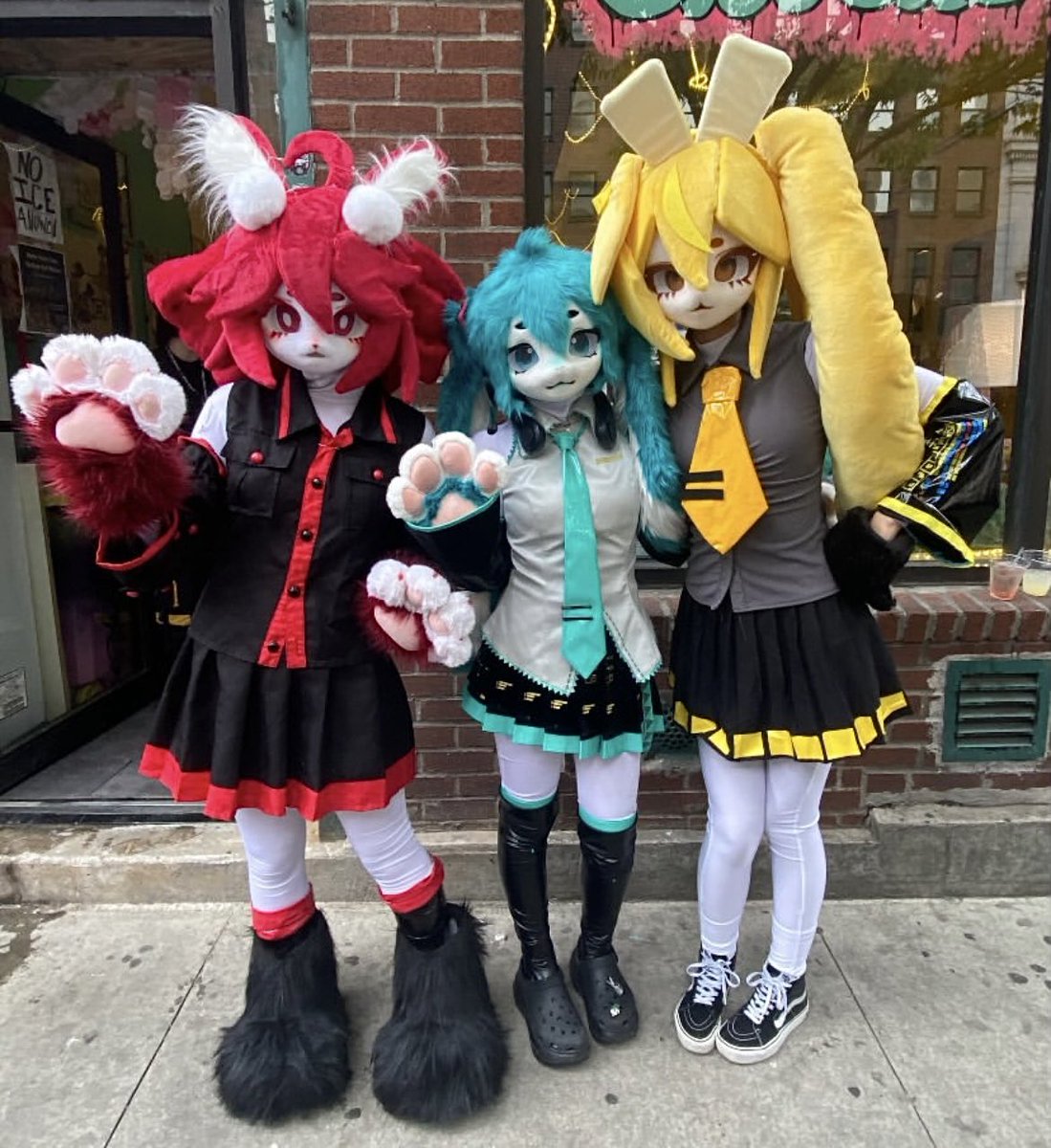 Triple Bunny
❤️💙💛
