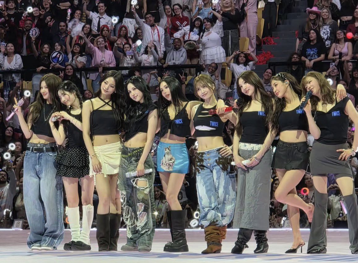 TWICE Sitio tweet media